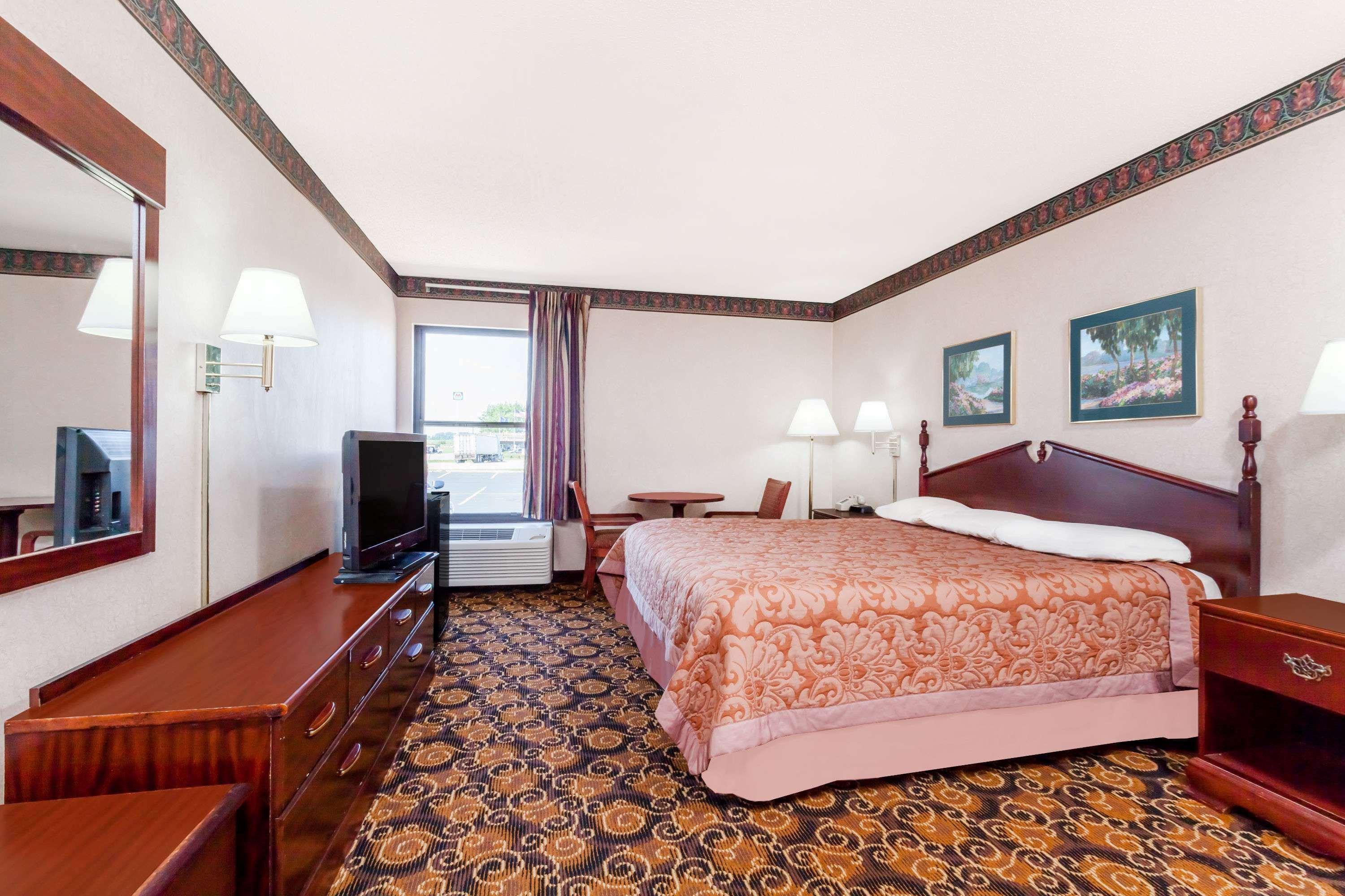Super 8 By Wyndham Evansville North Stacer Dış mekan fotoğraf