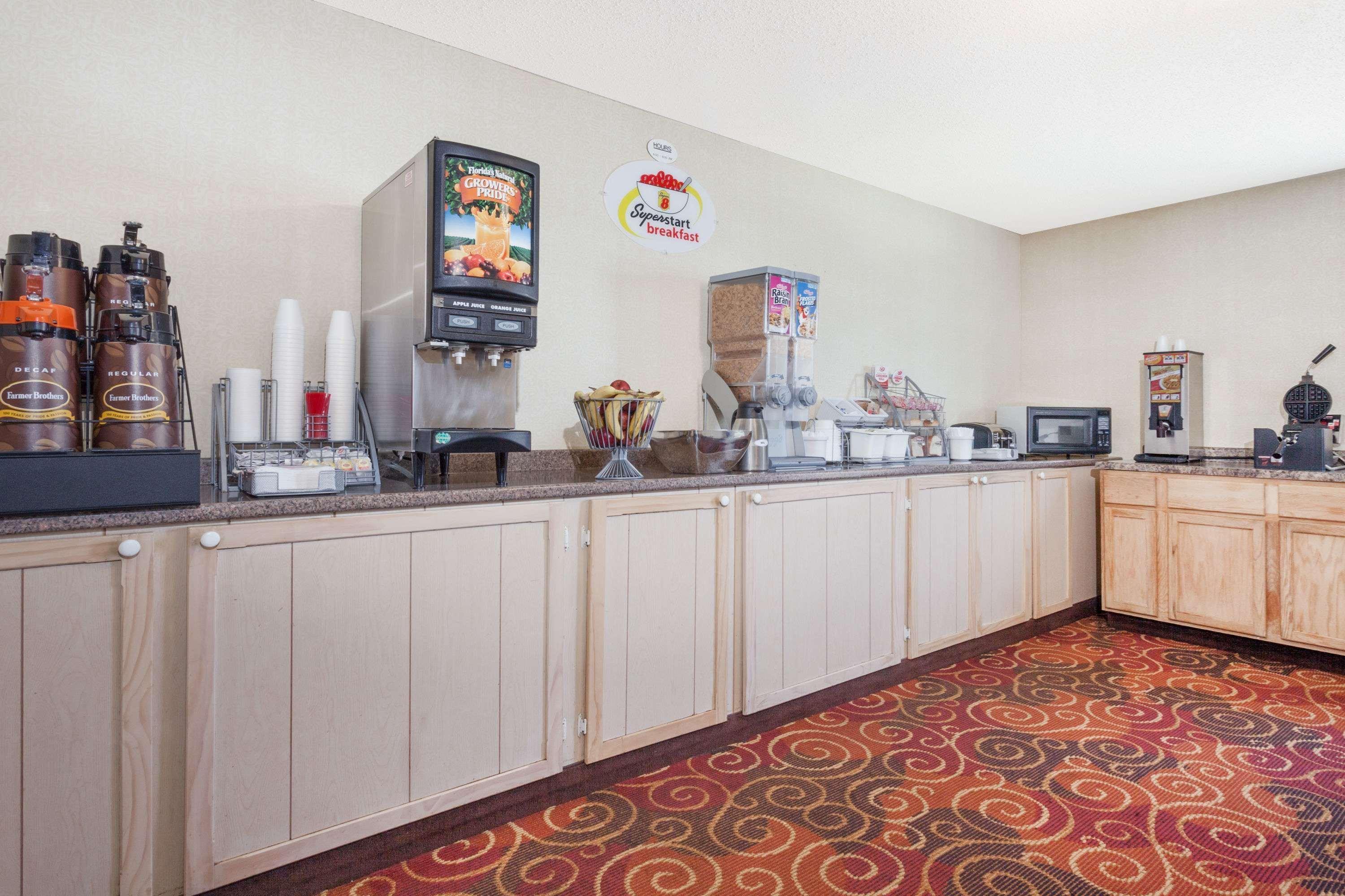 Super 8 By Wyndham Evansville North Stacer Dış mekan fotoğraf